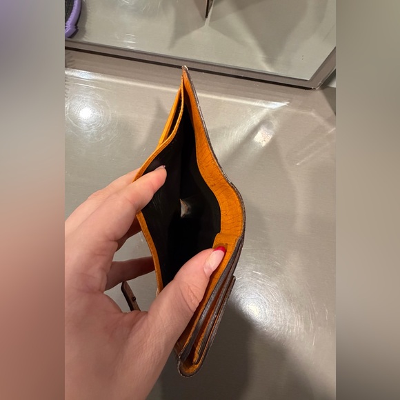 Gucci Beige and Brown Monogram Wallet - Picture 5 of 9